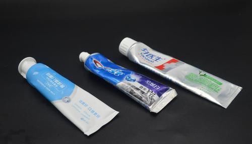 口腔黏膜|买牙膏时，这3种牙膏别买，遇到了果断转身走，用过的人都后悔了