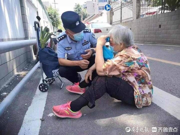 暖心|出警路遇买菜摔伤老人 市中民警暖心救助帮其安全回家