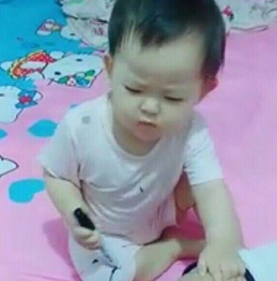 吴妈妈|5岁哥哥带1岁弟弟午睡,当宝妈再进房间看到眼前一幕,哭笑不得