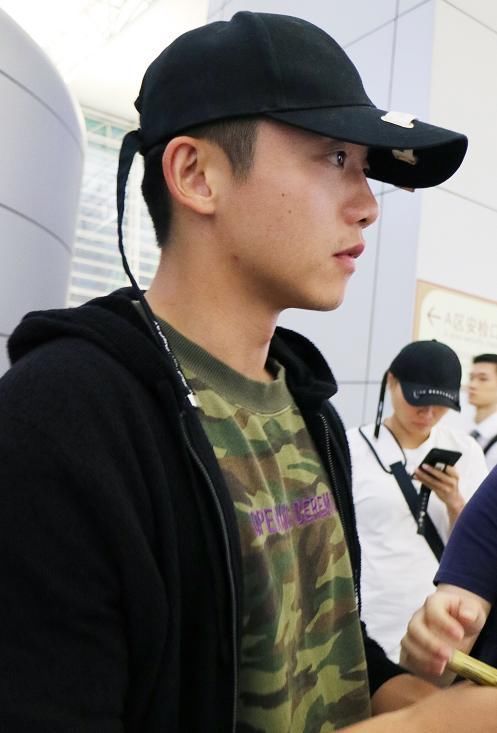 恺恺|跑男成员机场穿搭:郑恺朴实,鹿晗时尚宠儿,看到杨颖:不要放电