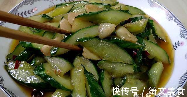 炝炒黄瓜|黄瓜的新做法，脆爽入味，做法简单，比拍黄瓜好吃多了！
