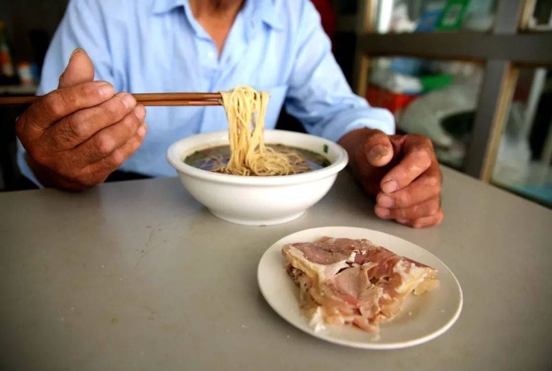  寒意|寒意袭来 是时候来一碗热腾腾的羊肉面啦