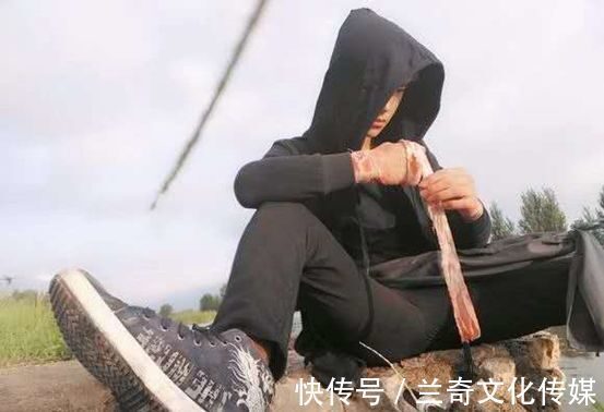 |PS搞笑恶搞:求大神换个比较美的背景