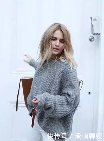 今年最火的高领毛衣，这样穿才够美！