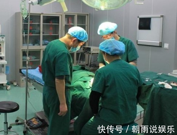 小晓|胎儿在妈妈肚子里腿被“绑绳”,孩子刚出生,医生可能要截肢