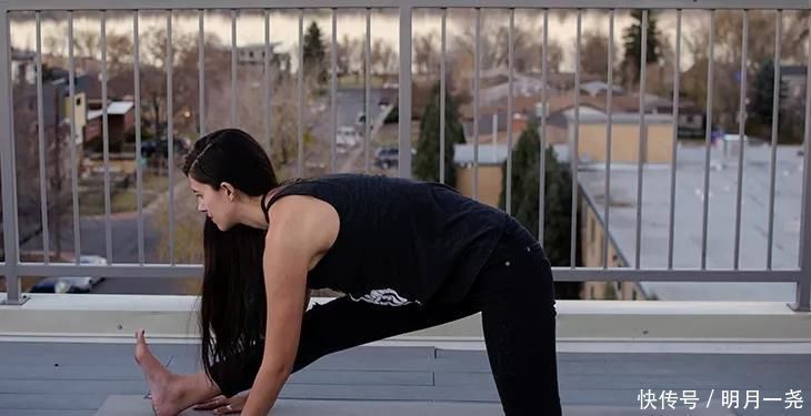 左腿|这套经典瑜伽动作,帮你打开髋部关节,滋养骨盆效果杠杠滴