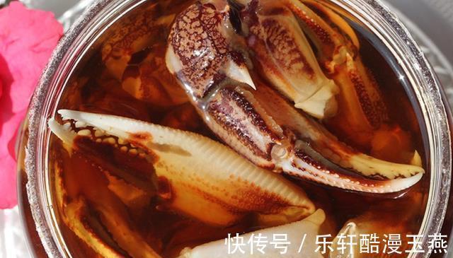 螃蟹的传统吃法,口味香甜,泛着酒味,蟹膏肥美,好吃到舔手指