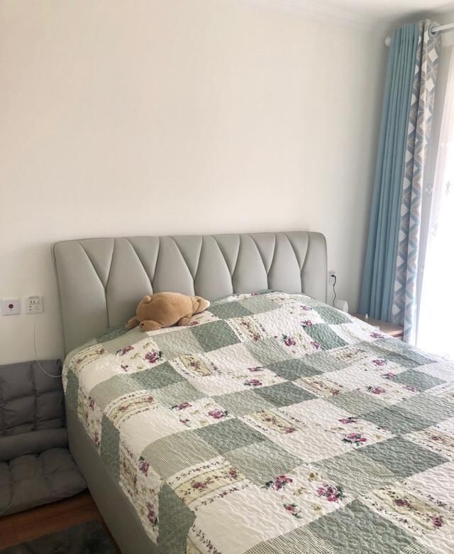 实用|她家90平新房，装修一共花费15万，电视墙很实用，进屋就被迷住