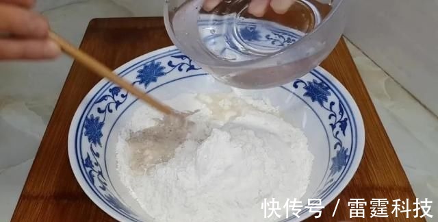 早餐别烙饼吃包子了，教你新吃法，香酥又松软，比面包烧饼还好吃