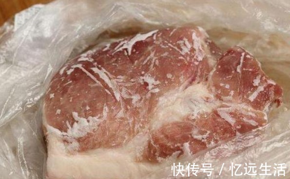 猪肉|冻肉别再用冷水泡,老屠夫教你2个技巧,快速解冻,和鲜肉一样嫩
