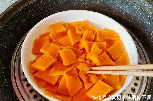  南瓜饼最好吃的做法，外酥里糯，个个鼓大泡，放凉也不塌