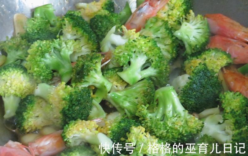 虾头别丢掉，与西兰花一起炒，味道足营养高，儿子一人吃一盘没够