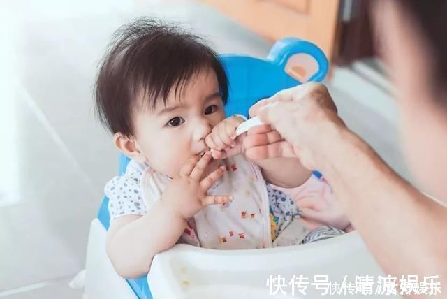 温度计|孩子误吞水银,婆婆不慌不忙,不料她下一个行为,连医生都称赞