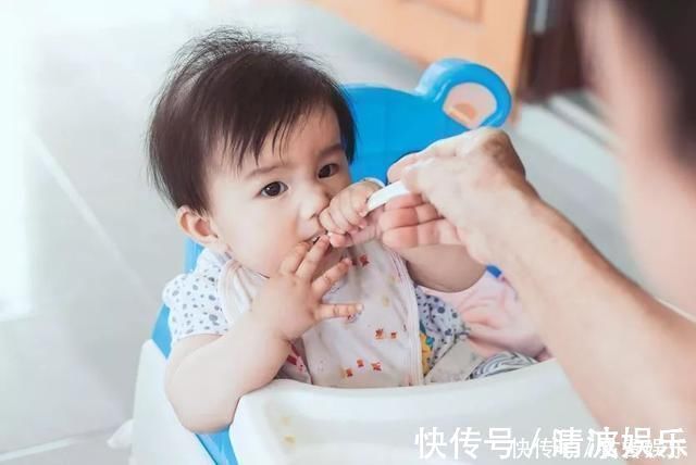 温度计|孩子误吞水银，婆婆不慌不忙，不料她下一个行为，连医生都称赞