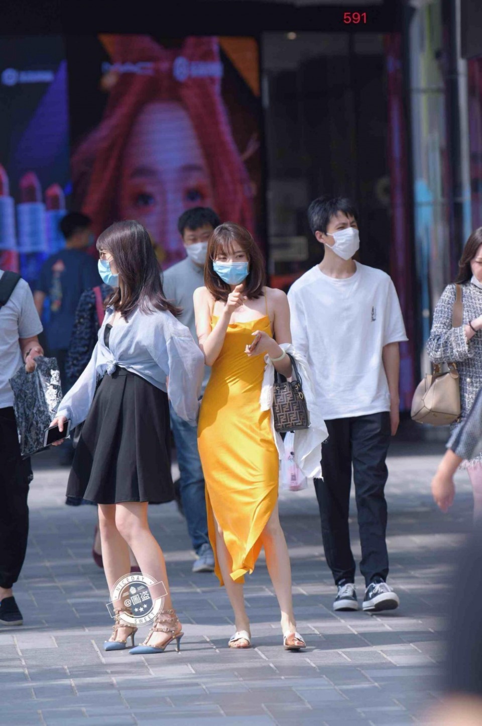 高跟鞋|简单搭配的连衣裙上身特别洋气，秀出曼妙身姿，清纯自然