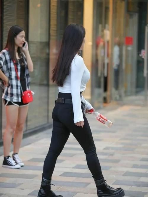搭配 瑜伽裤的穿搭时尚大方,日常休闲,时髦又个性!