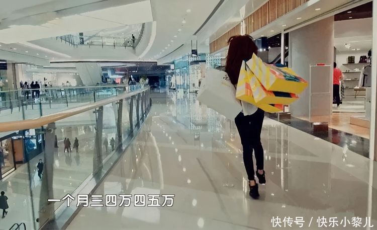 家长|16岁吃饭还要人喂,日花销过万的“巨婴”思琦,现状值得家长反思