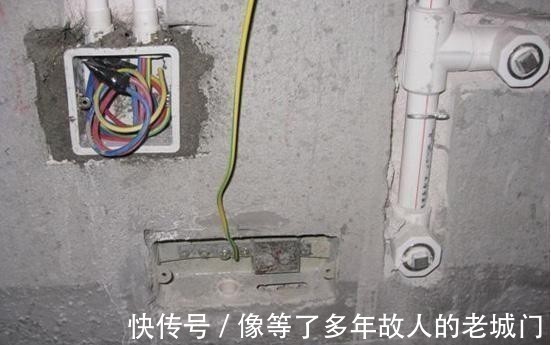 花洒|卫生间花洒万万要装这东西,一旦工人做错立马返工,实在太危险了
