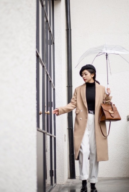 小个子 放弃打底裤吧,潮人更喜欢“大衣+小白裤”,清爽时髦显腿长!