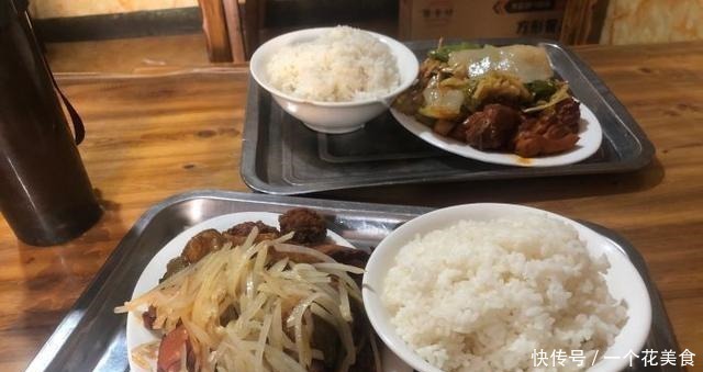 生意|做西安街边生意火爆锅碗瓢盆,荤菜17元,随便吃,门口排成一排