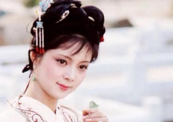 贾宝玉|为何贾宝玉宁愿出家,也不与薛宝钗厮守终生?她到底做错了什么?