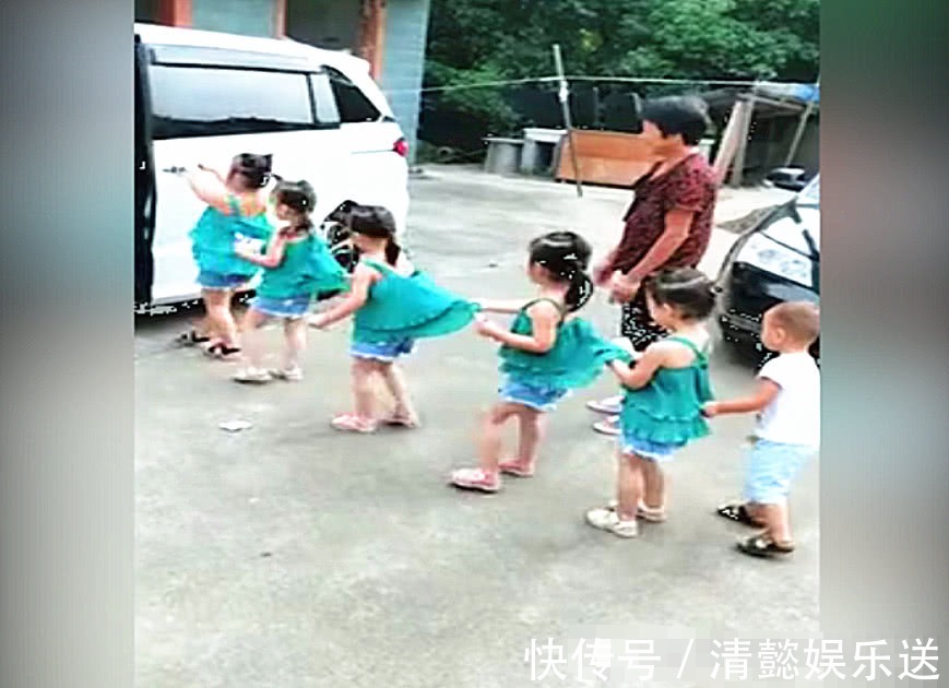 闺女|第一胎生5个闺女,二胎终于是儿子,每次出门场面无敌