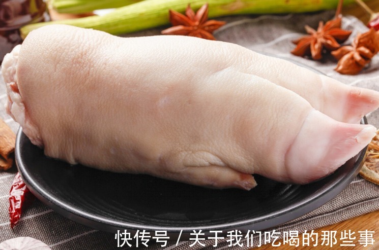 面色|冬天多吃猪蹄,加它一起炖,补脑补钙,面色红润显年轻,做法简单