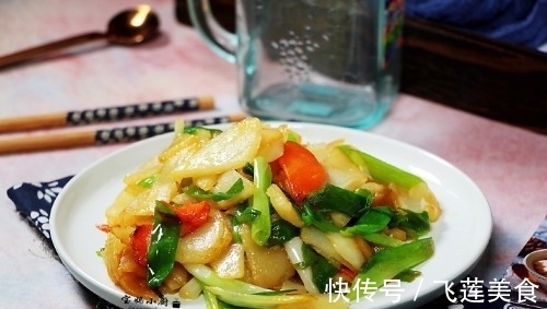 小窍门|炒土豆片我有个小窍门，用油少不放肉，特香，天热吃比肉受欢迎
