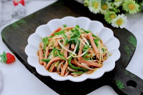  家庭|超好吃的家庭凉拌菜，酸辣银丝，开胃爽口，一顿饭只一大碗，太香