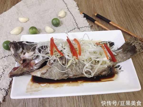 彩椒|清蒸石斑一端上来,锅里的米饭都变成了摆设
