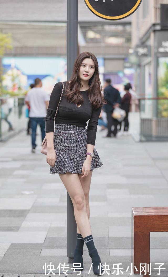  气场|逛街气场不能输，简单T恤这样穿，都能穿出别样个性