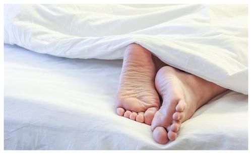 睡眠质量|男人坚持“裸睡”，这2大惊喜可能“不请自来”，别害羞看看吧