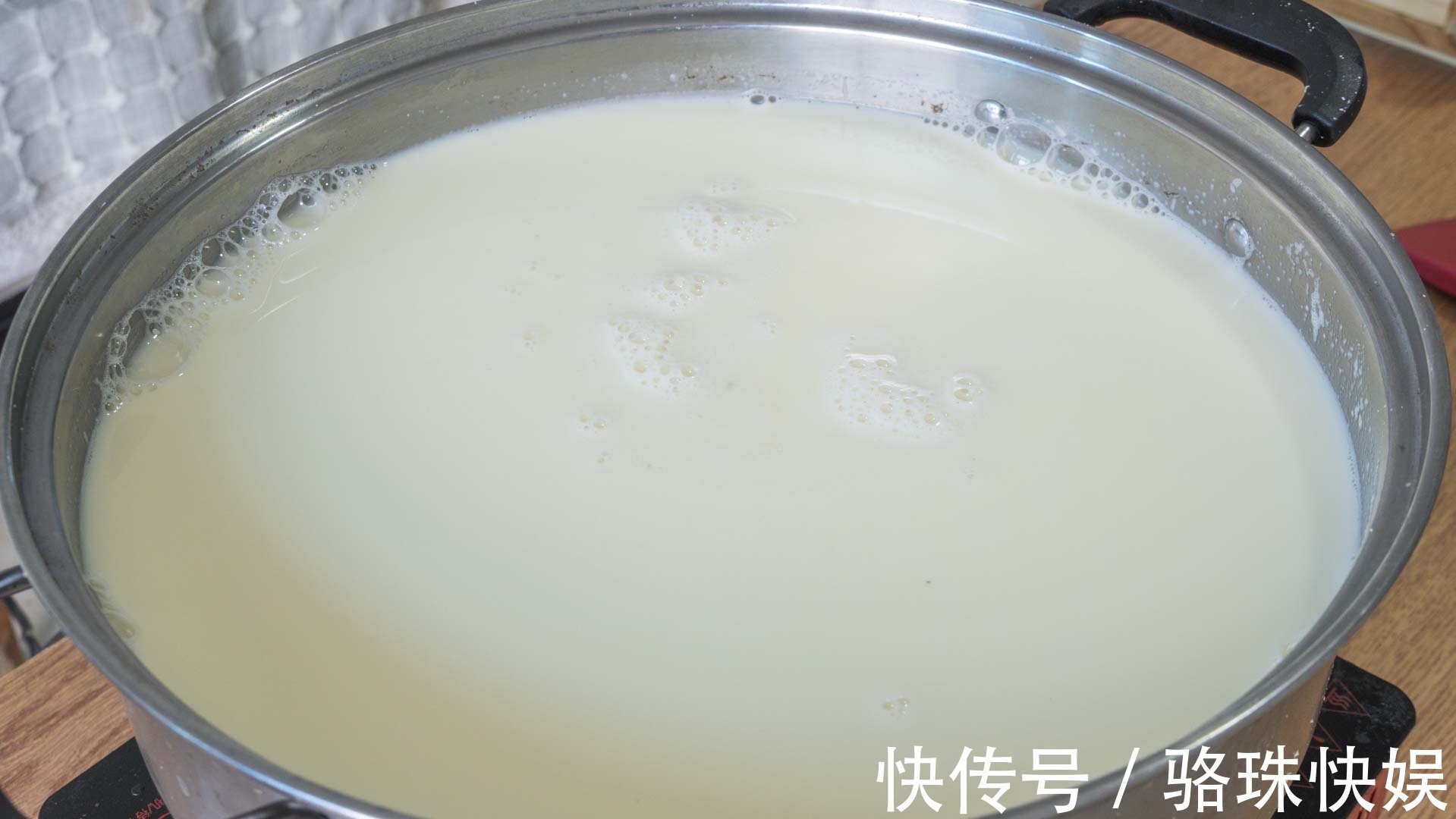 添加|在家做豆腐，2斤黄豆出8斤豆腐，健康零添加，做法简单又好吃