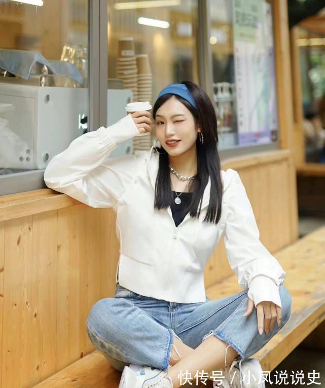 博主 健身学时尚博主温馨穿，时尚有技巧，发箍搭配的刚刚好