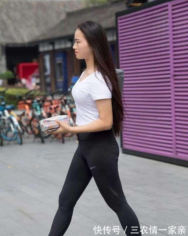 瑜伽裤 精致的印花瑜伽裤穿搭,装扮才能显得优雅精致,搭配得好!