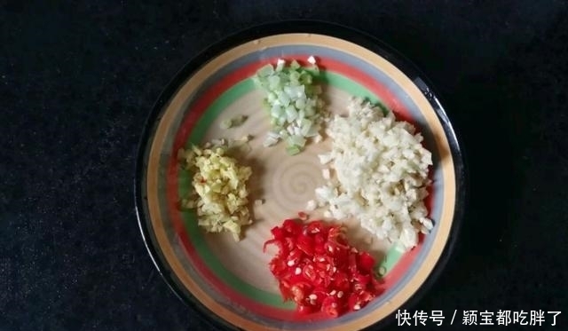 粉丝|蒜蓉粉丝蒸生蚝,只要跟着步骤一点点做,蒸出来的比饭店还香