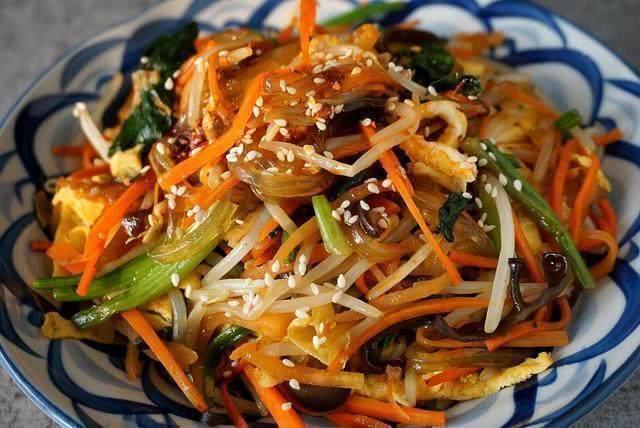 让家人多吃两碗米饭的家常菜，荤素搭配，色香味俱全，味道不错