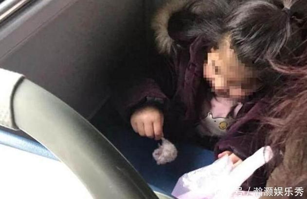 仓鼠|公交车上，5岁女孩的“恶心”行为令乘客反感，网友：让妈教坏了