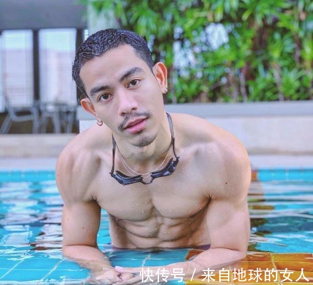 短发|潮酷、Man,他是一个有着八块腹肌和人鱼线的短发型男!