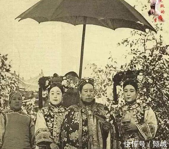 有人|清朝灭亡后,整个家族隐姓埋名,其后代有人成了影响乐坛的歌星