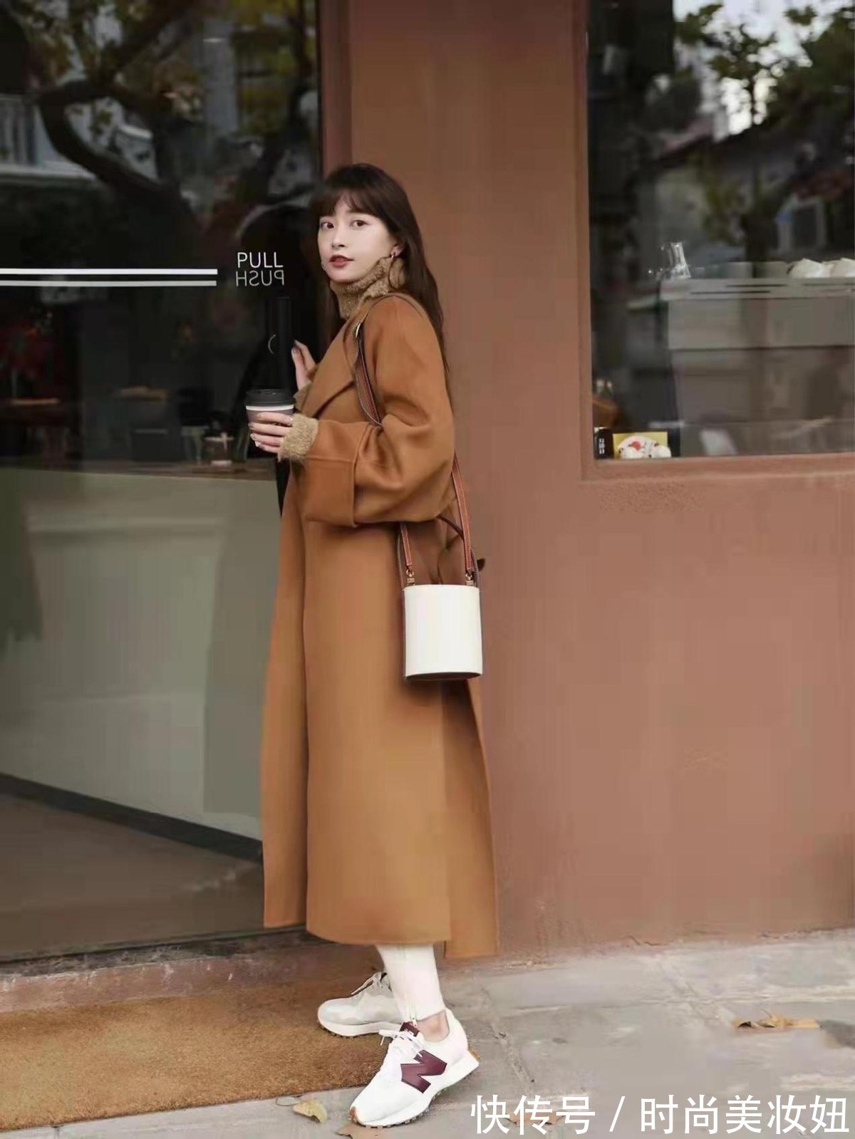 大衣 最近火了一种穿搭,叫“大衣+球鞋”,减龄洋气又显气质