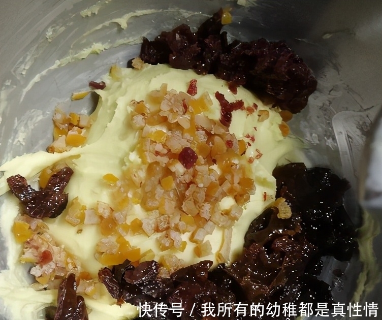 在家做一款西式甜点,味道比蛋糕店的还好吃,大人小孩都爱吃