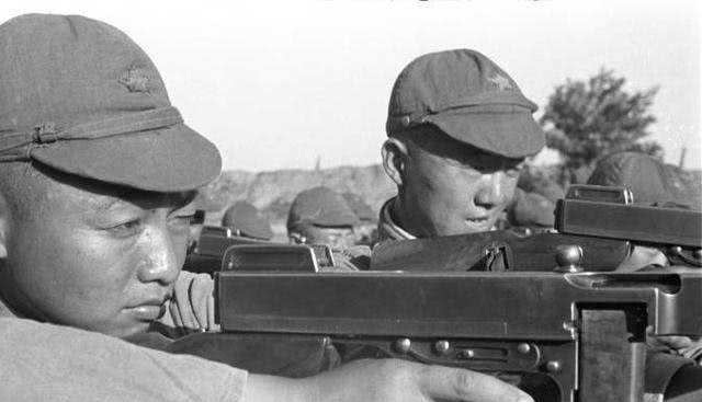 中国|二战日军看到戴这种帽子的中国军队，就立马投降准备挨打，这是为何？