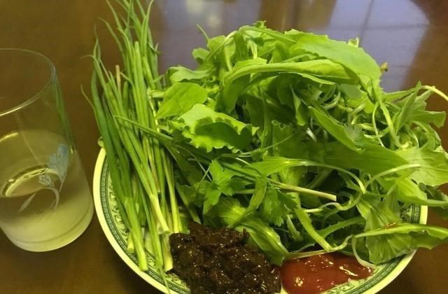  包饺子耗时耗力，但是乐在其中！