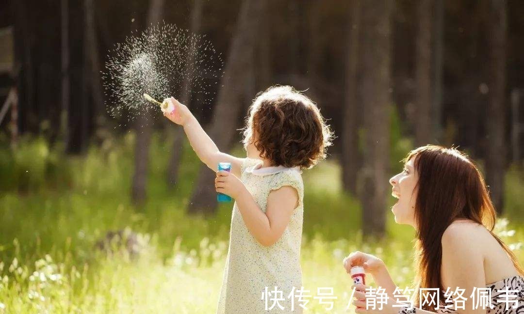 父母|为什么外国人可以一个人带孩子,而中国人要一家子带?这样好吗?