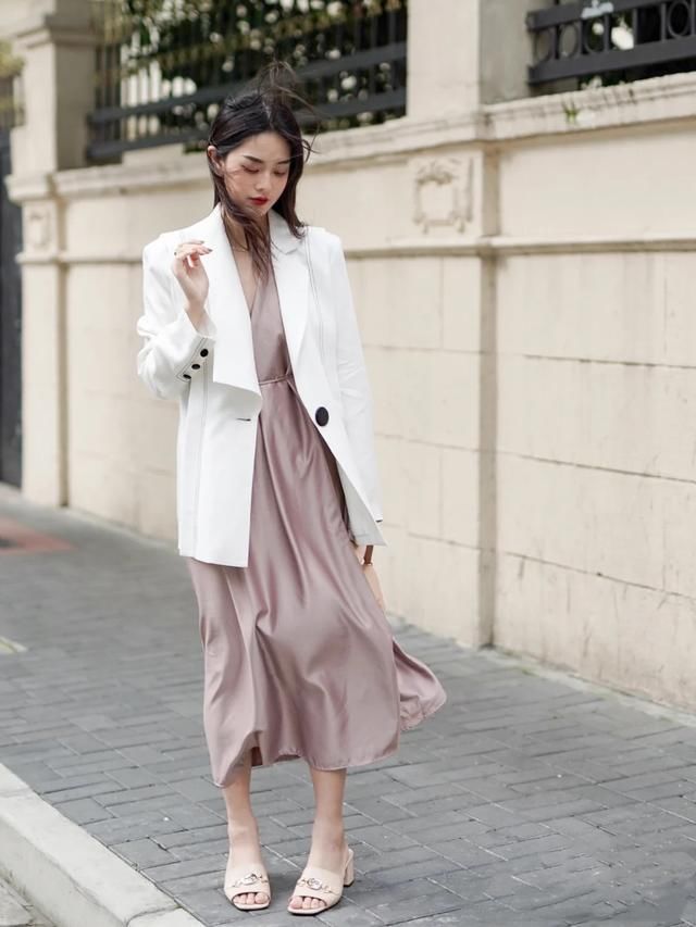 早春季节的西装外套，挑战一衣多穿，解锁更多时尚造型