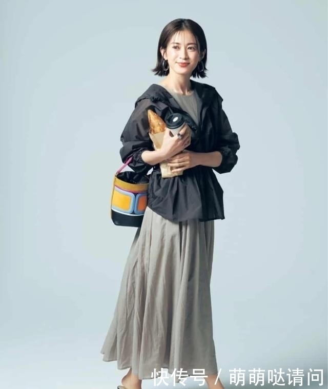 完美|日本女性真爱美,哪怕天冷依旧穿裙装,完美诠释秋季浪漫