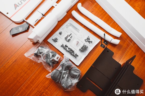 礼物|超彰显“钞能力”的礼物——傲风联名高达电竞桌上手体验