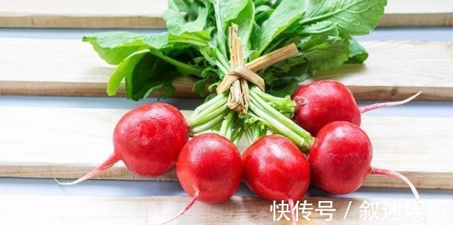 钙质|女人50岁后,容易发生骨质疏松,吃4物,做2事,美容养颜又补钙