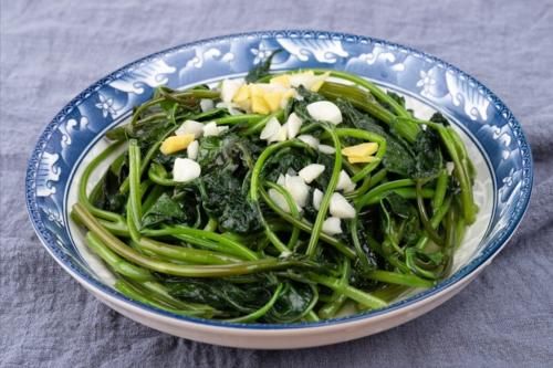 红薯|炒红薯叶,直接炒还是先焯水?都错了,教你一招,口感脆嫩不发黑